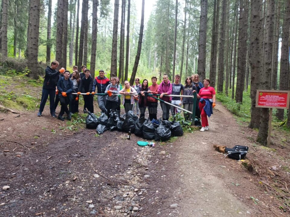Peste 9.000 de saci cu deșeuri au fost adunați la Suceava, în cadrul campaniei „Let’s Do It, Romania!”