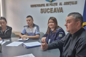 Președinta Asociației ”Casa lui Patrocle”, Roxana Ciornei, comisarul-șef Ionuț Epureanu, inspectorul principal Raluca Știr și doctorul Sorin Mihai Voloșeniuc