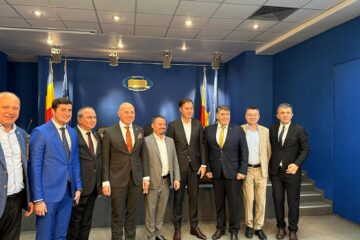 Daniel Cadariu și Bogdan Gheorghiu au fost prezenți la semnarea contractului pentru tronsonul 3 din autostrada A8