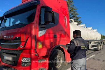 Șofer ucrainean, cercetat penal după ce a prezentat la control un document fals