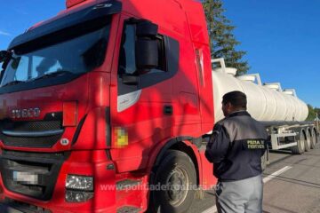 Șofer ucrainean, cercetat penal după ce a prezentat la control un document fals