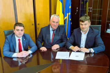 Deputatul PSD Gheorghe Șoldan a fost alături de primarul Gheorghe Tomăscu la semnarea contractului pentru modernizarea unui drum de peste cinci kilometri din Cajvana