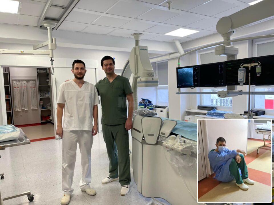 Cardiologii interventionisti Laur Blaga si Paul Turcoman si dr. Blaga dupa o garda grea Cardiologii interventionisti Laur Blaga si Paul Turcoman si dr. Blaga dupa o garda grea