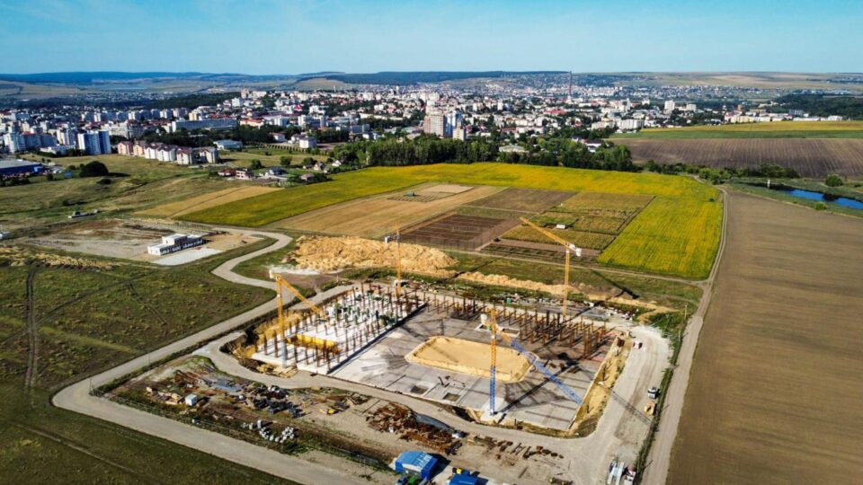 Lucrările la Sala Polivalentă Suceava continuă, cu un subcontractor local, care va turna 2000 mc de beton la finele săptămânii