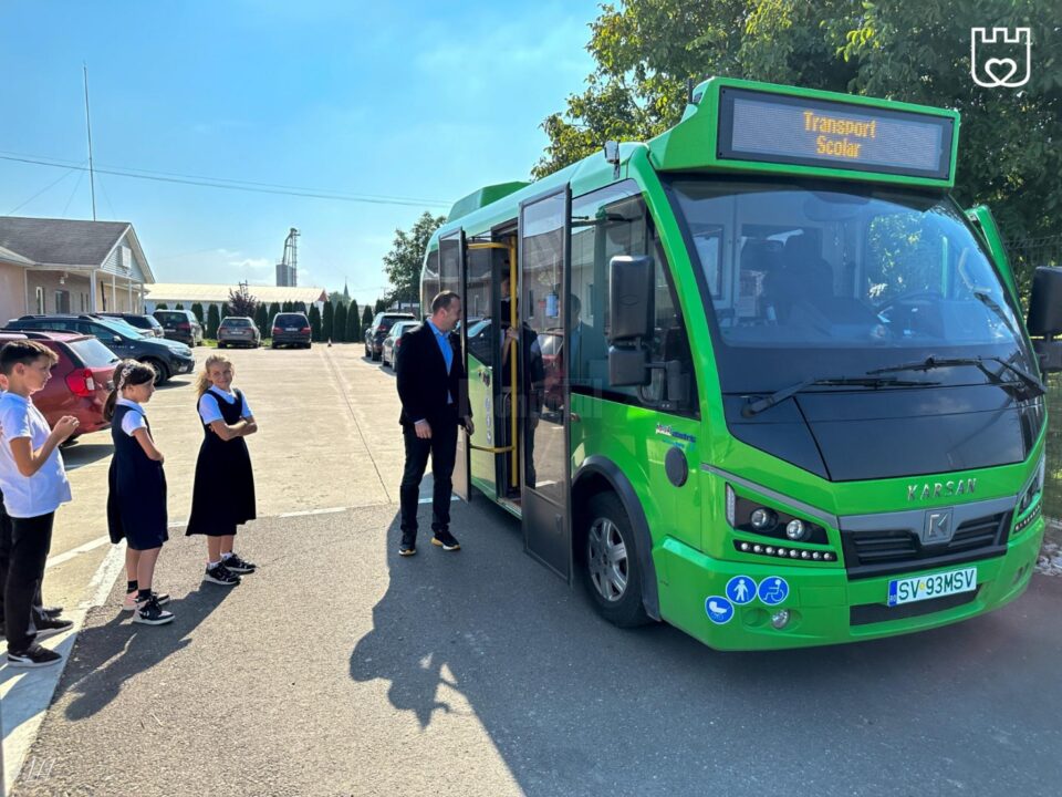 Lucian Harșovschi a anunțat că și elevii liceului Natanael din Ițcani beneficiază de unul dintre autobuzele TPL dedicate transportului școlar