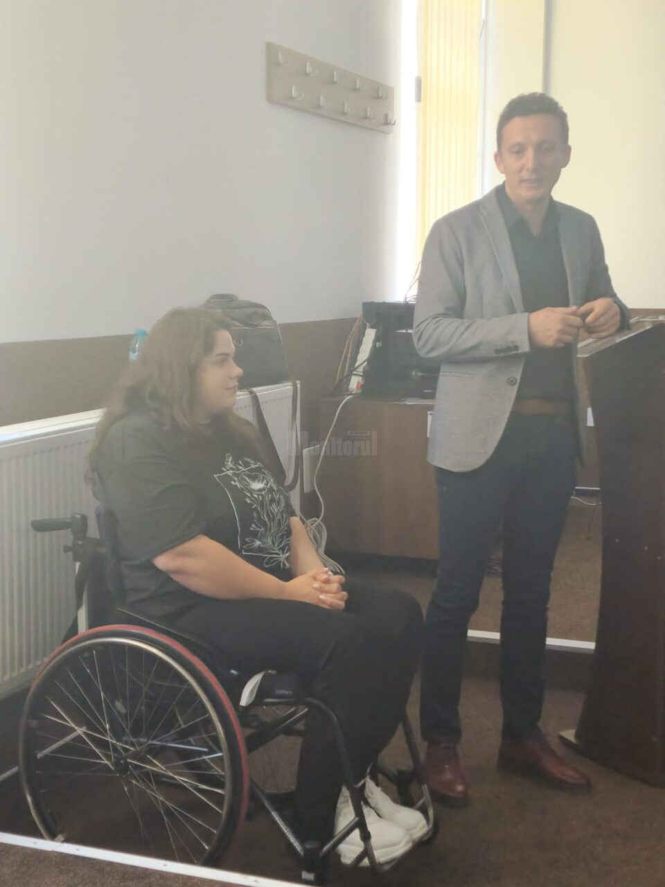 Sorina Amariței alături de fizioterapeutul Bogdan Pilat le-a vorbit elevilor