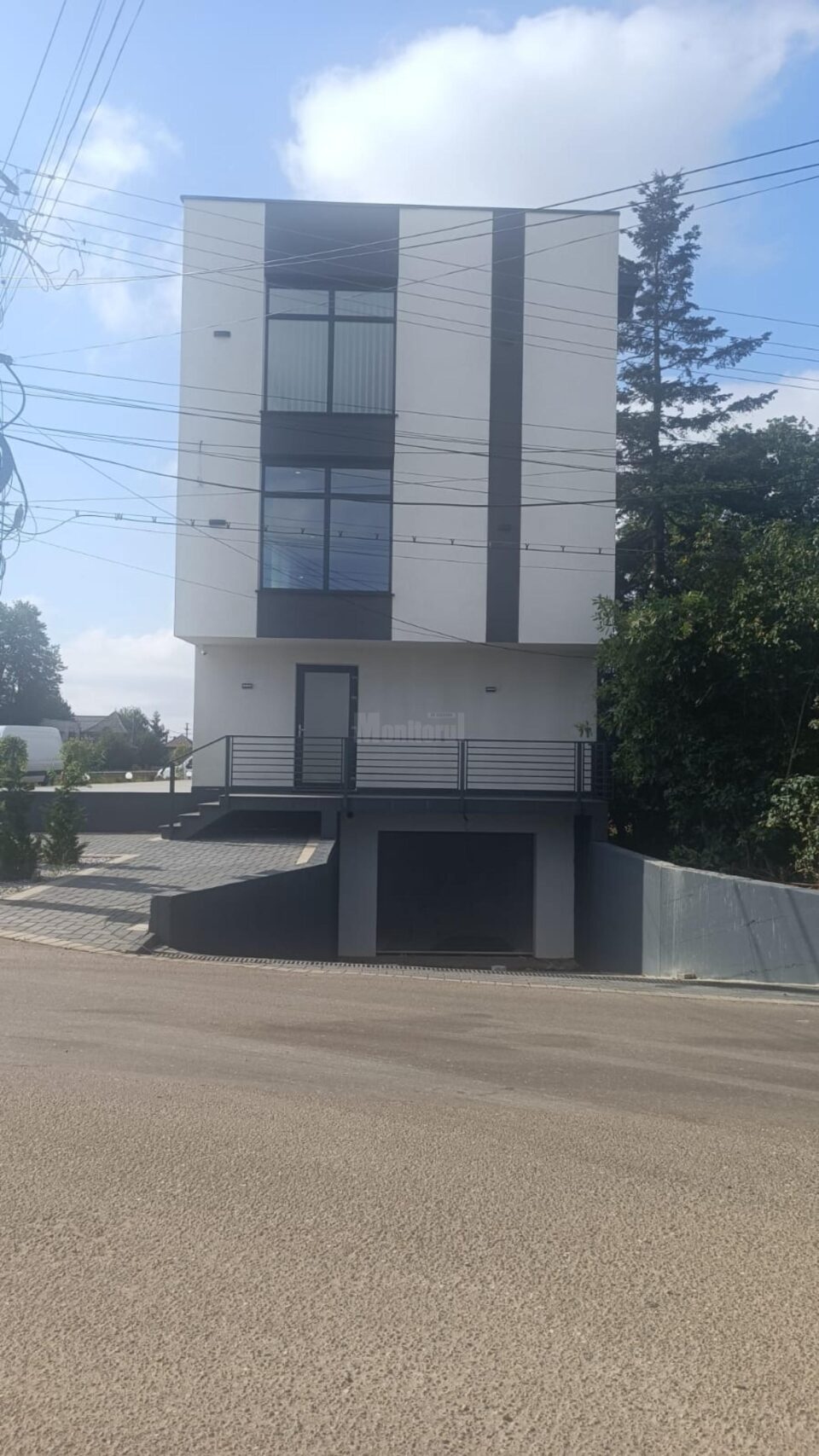 Așa arată clădirea pentru care se cere abia acum aprobarea PUZ și care a fost ridicată fără autorizație de construire