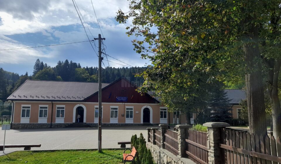 Școala Sucevița