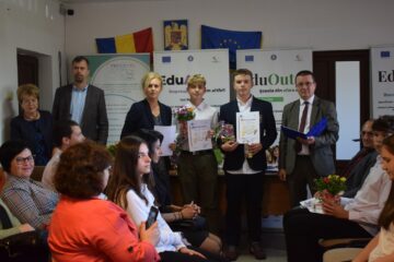 Elevii suceveni cu 10 la examenele naționale au primit distincții și premii în bani