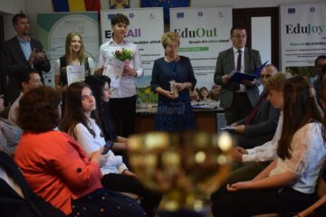Elevii suceveni cu 10 la examenele naționale au primit distincții și premii în bani