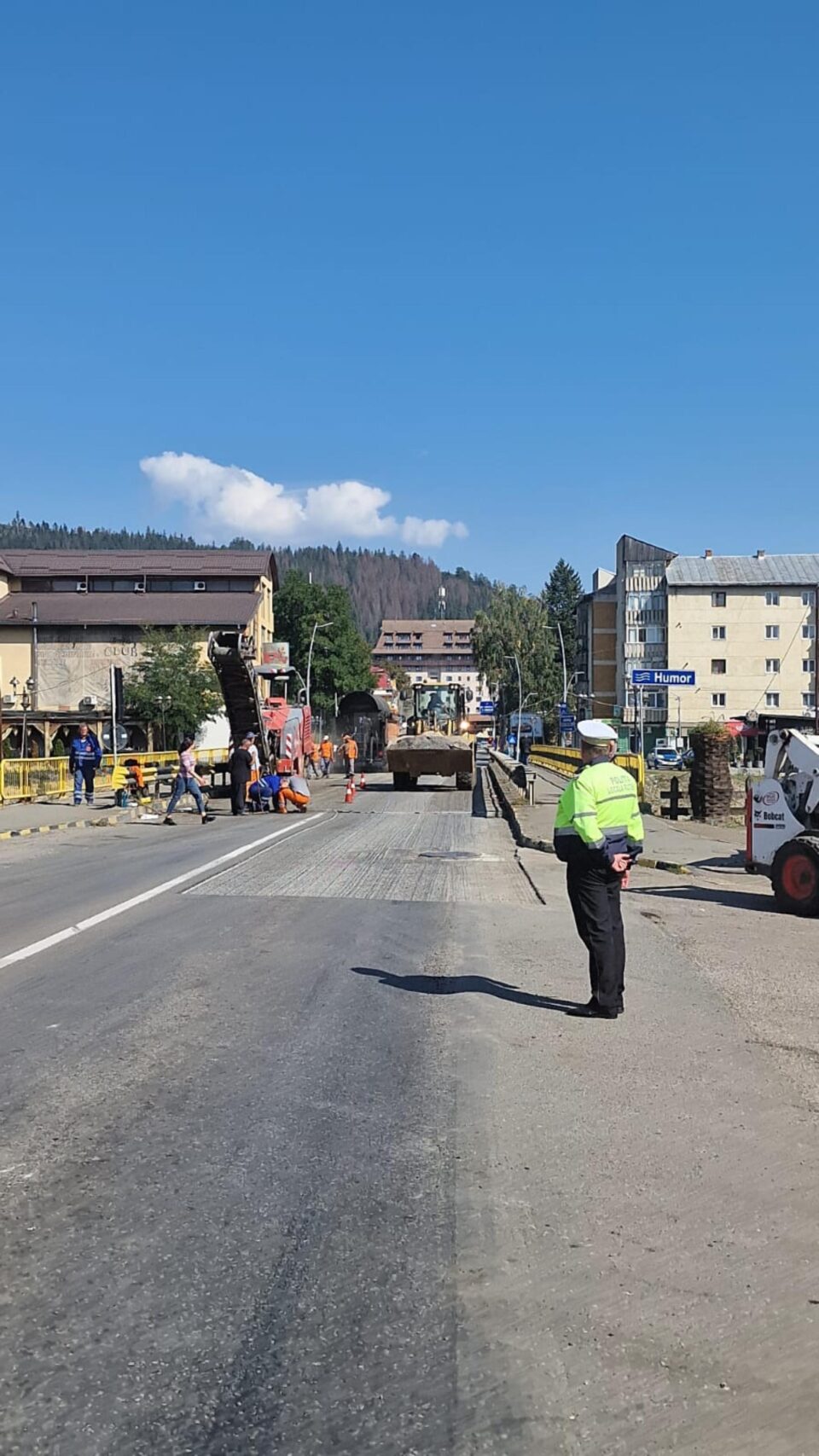 Lucrări la podul rutier din Gura Humorului. Traficul aglomerat a devenit unul de coșmar