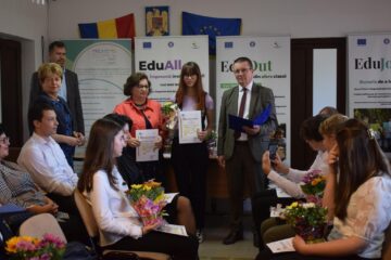 Elevii suceveni cu 10 la examenele naționale au primit distincții și premii în bani