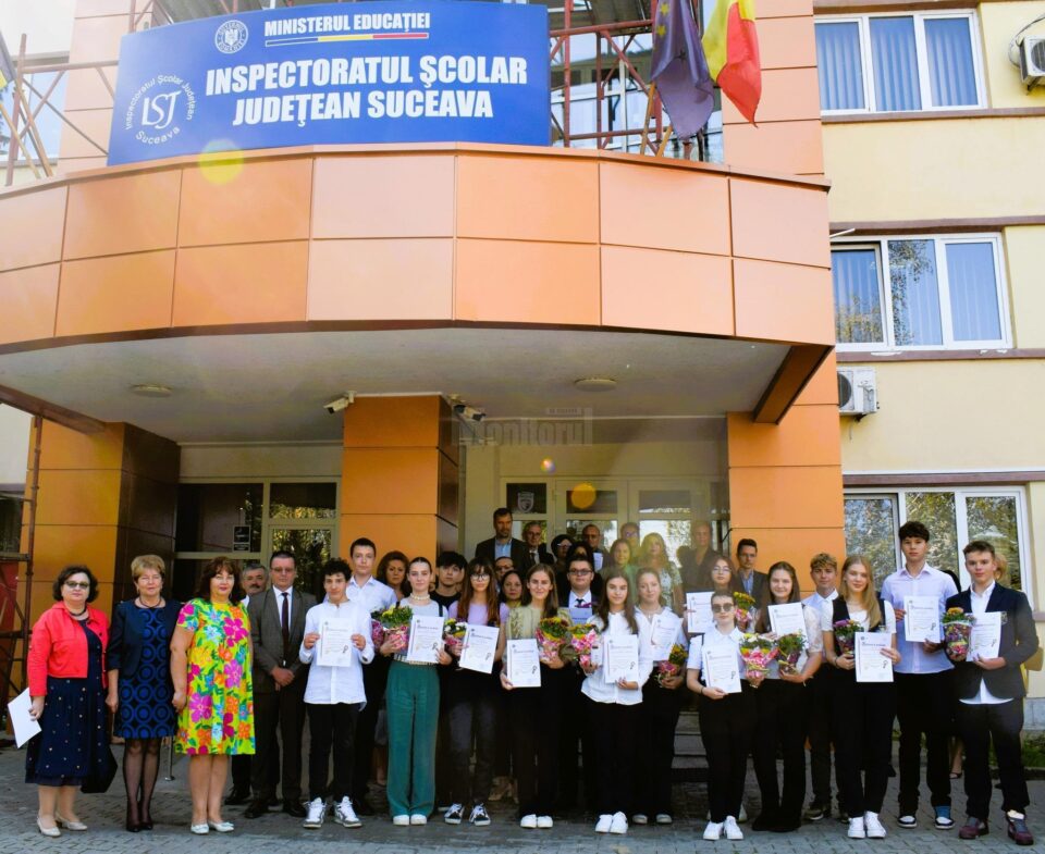 Elevii suceveni cu 10 la examenele naționale au primit distincții și premii în bani