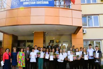 Elevii suceveni cu 10 la examenele naționale au primit distincții și premii în bani