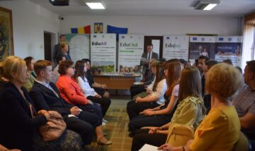 Elevii suceveni cu 10 la examenele naționale au primit distincții și premii în bani