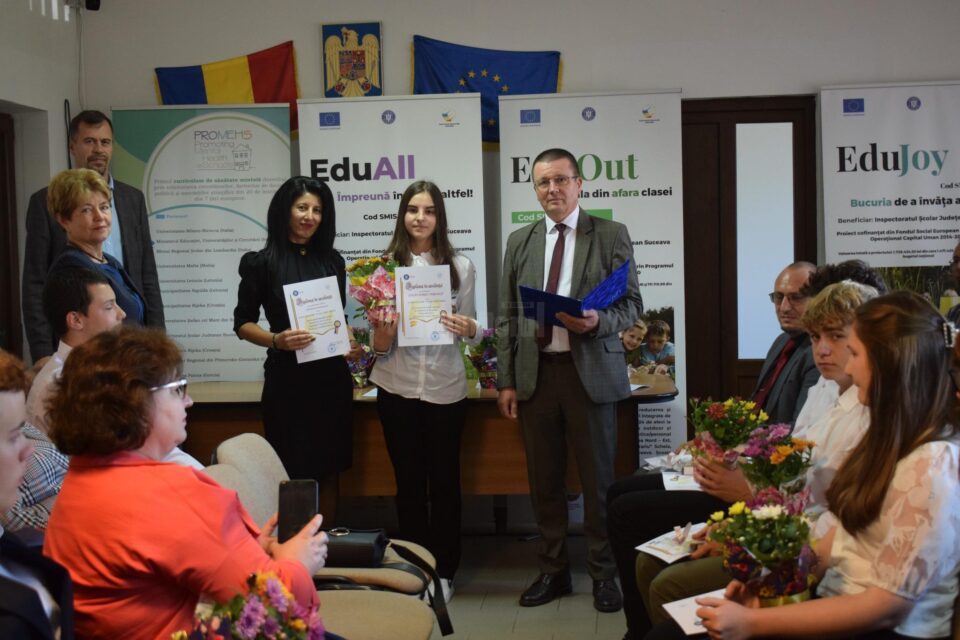 Elevii suceveni cu 10 la examenele naționale au primit distincții și premii în bani