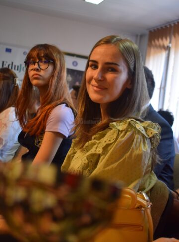 Elevii suceveni cu 10 la examenele naționale au primit distincții și premii în bani