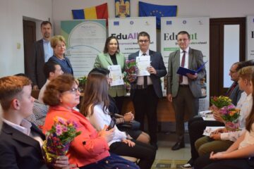 Elevii suceveni cu 10 la examenele naționale au primit distincții și premii în bani