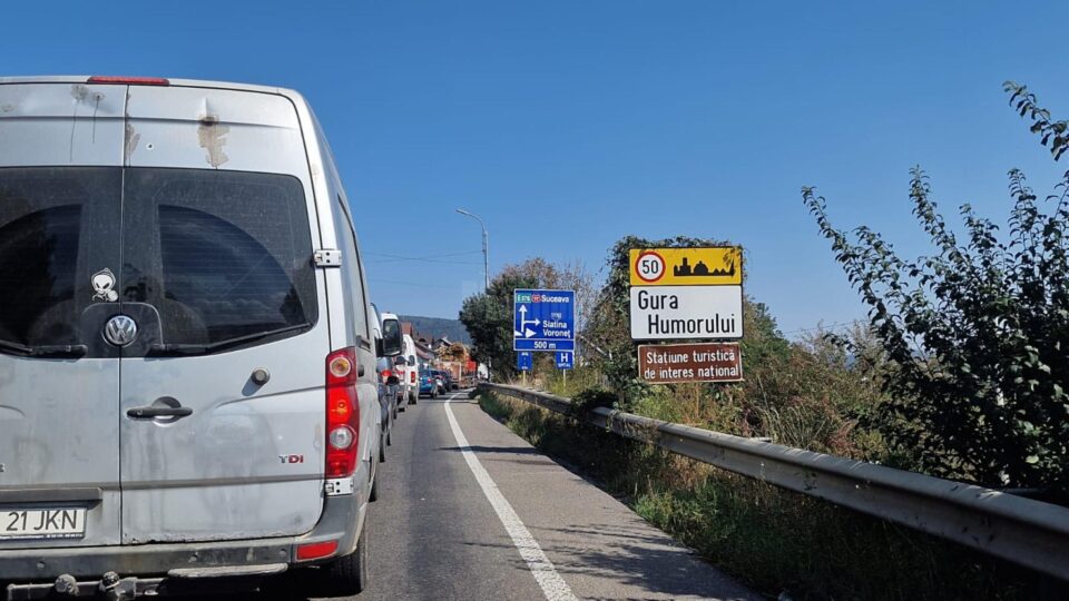 Lucrări la podul rutier din Gura Humorului. Traficul aglomerat a devenit unul de coșmar