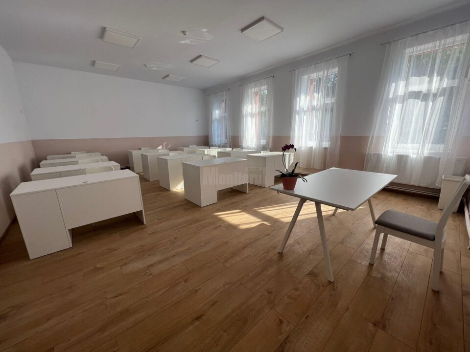 Mobilier nou la Școala Gimnazială Negostina, din partea Organizației Fight for Freedom