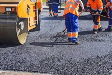 Președintele CJ Suceava a spus că a cerut o concentrare mai mare de muncitori pe tronsoanele pe care se poate deja turna stratul de binder. Foto vtv.ro