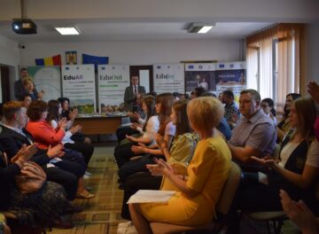 Elevii suceveni cu 10 la examenele naționale au primit distincții și premii în bani