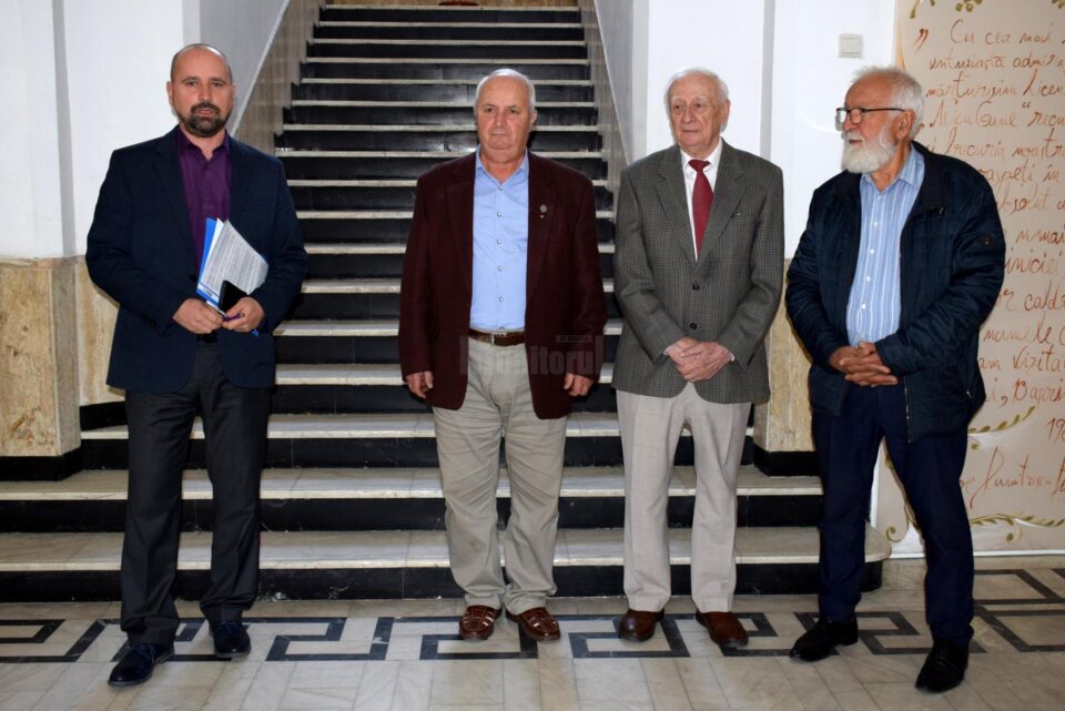 Expoziția „Ritmuri și peisaje urbane” semnată de pictorul și graficianul Radu Bercea