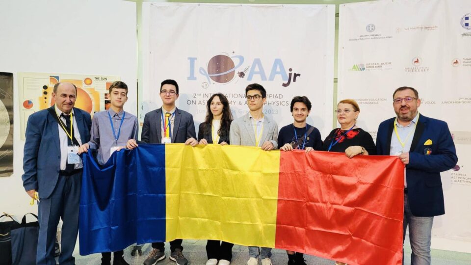 Elevii din echipa României și profesorii lor