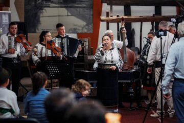 Poveștile străbunicilor, pe acorduri folclorice, la Muzeul Etnografic din Rădăuți