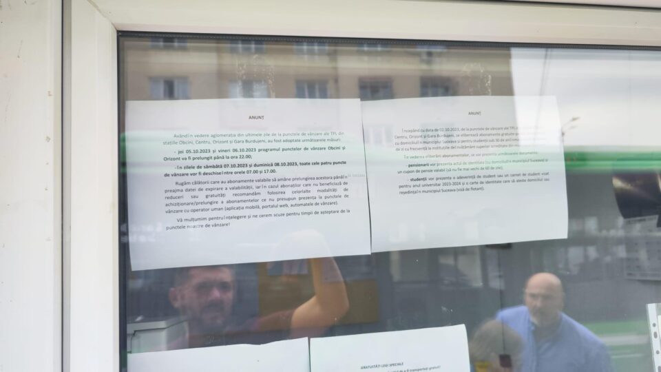 Mesajul cu măsurile introduse temporar, care a fost afișat miercuri la ghișeele din stațiile TPL Suceava Mesajul cu măsurile introduse temporar, care a fost afișat miercuri la ghișeele din stațiile TPL Suceava