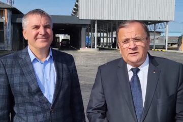 Președintele CJ Suceava, Gheorghe Flutur, și primarul orașului Siret, Adrian Popoiu, au verificat lucrările din vama cu Ucraina