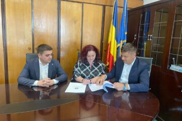 Deputatul Gheorghe Șoldan a fost prezent alături de primarul din Berchișești, Violeta Țăran la semnarea unui contract de 12,5 milioane de lei