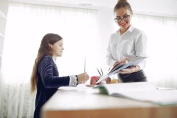 82 de profesori au declarat veniturile