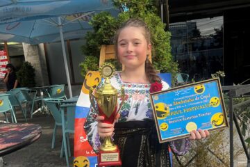 Beatrice Tcaciuc, elevă în clasa a V a, a obținut Trofeul Festivalului de la Piatra Neamț