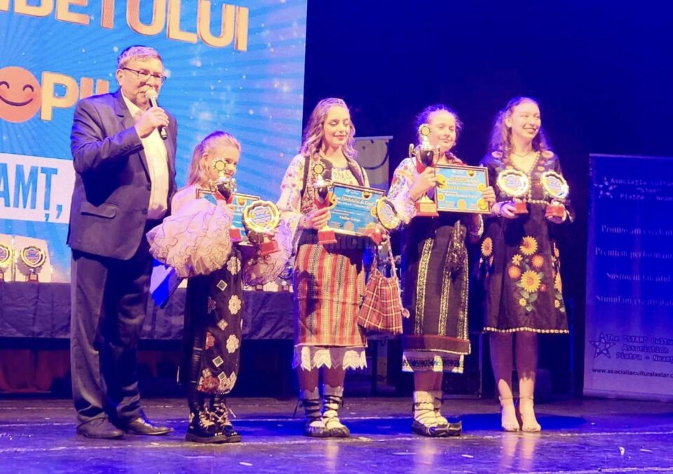 Mai mulți elevi suceveni au urcat pe podium la Festivalul „Ziua Zâmbetului de Copil”, la Piatra Neamț Mai mulți elevi suceveni au urcat pe podium la Festivalul „Ziua Zâmbetului de Copil”, la Piatra Neamț
