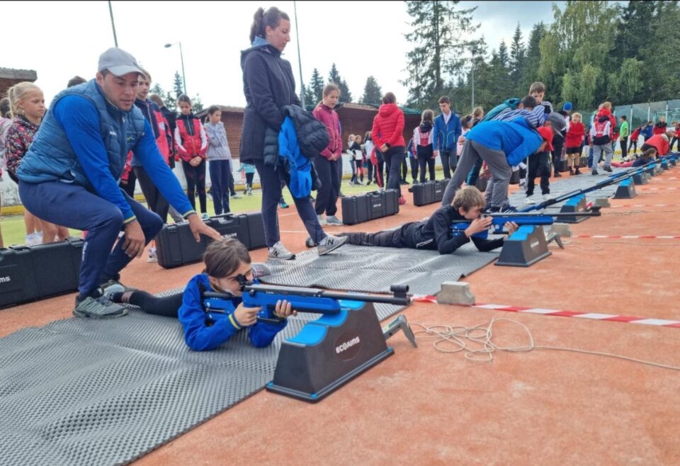 Selecție pentru cursuri de schi și biathlon, la Vatra Dornei