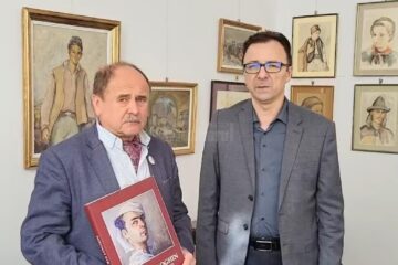 Vicepreședintele CJ Suceava Niculai Barbă și directorul Bibliotecii Bucovinei, Gabriel Cărăbuș