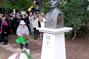 Bustul profesorului și pictorului Dimitrie Loghin, dezvelit vineri în Parcul Central din Suceava