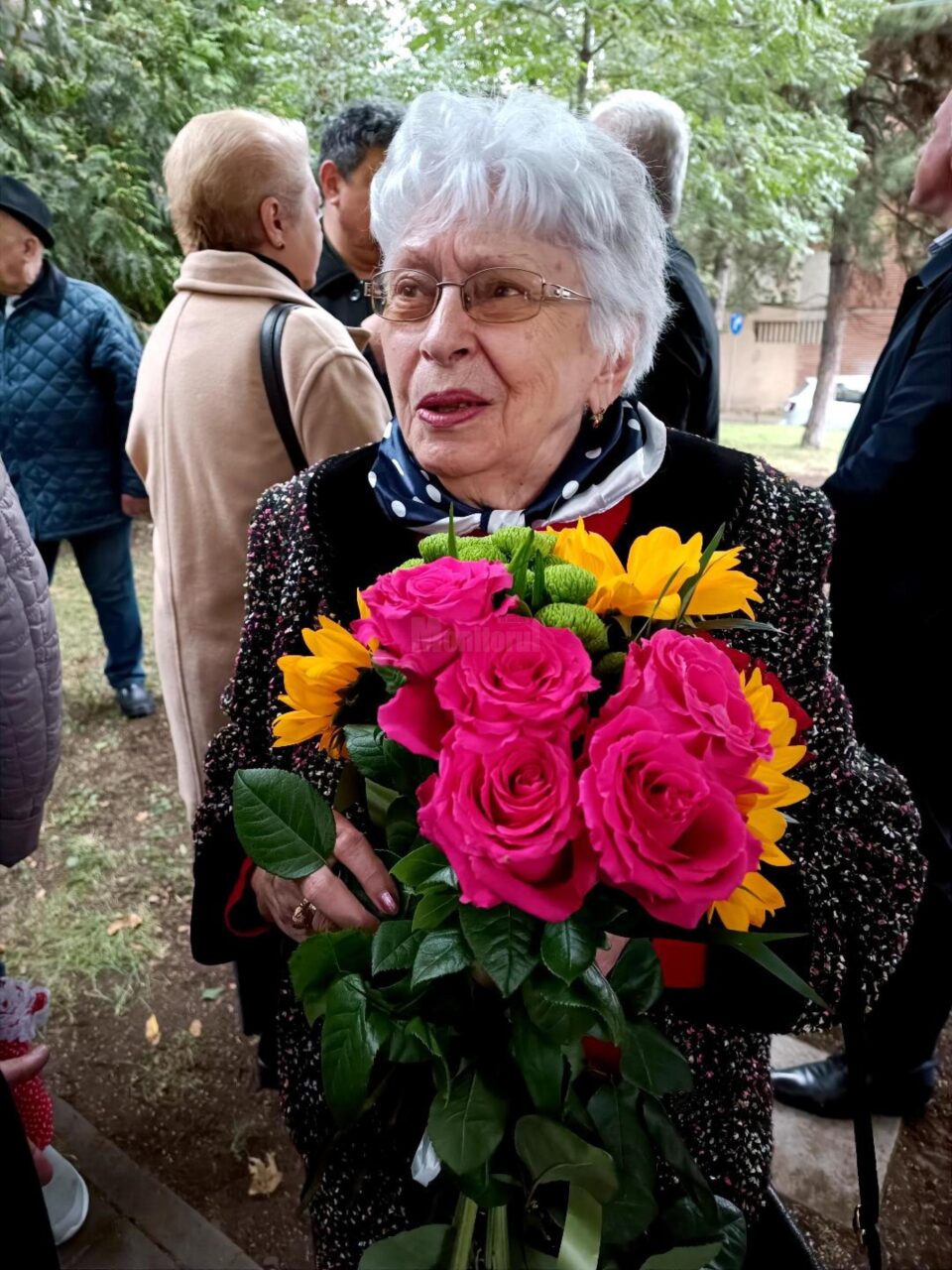 Profesoara Viorela Braicu, fiica artistului și cea care a avut inițiativa ridicării unui bust comemorativ