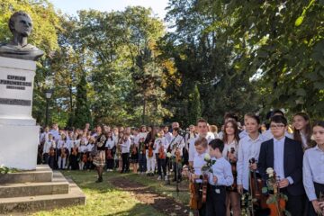 „Balada”, interpretată de copii si tineri la bustul lui Ciprian Porumbescu