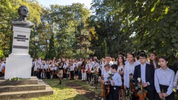 „Balada”, interpretată de copii si tineri la bustul lui Ciprian Porumbescu