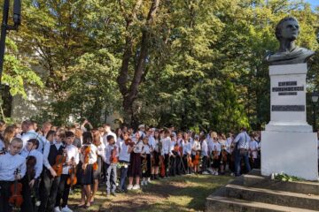 „Balada”, interpretată de copii si tineri la bustul lui Ciprian Porumbescu