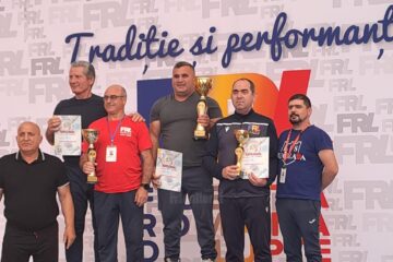 Antrenorii Valerică Gherasim și Andrei Bolohan, de la LPS Suceava, au fost premiați de Ștefan Rusu pentru clasarea pe podium în întrecerea pe echipe