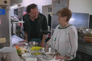 Jurnalistul Charlie Ottley alături de „mama” ciorbei de burtă Cornelia Dumitrescu