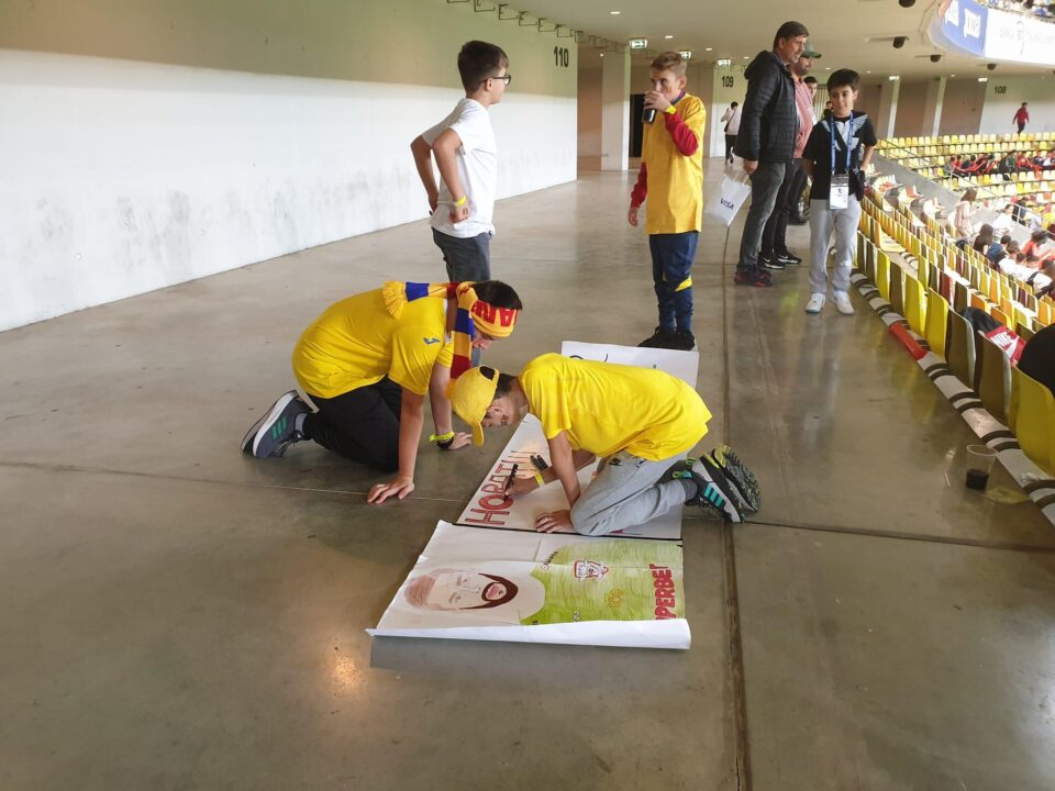 Elevii au realizat bannerul