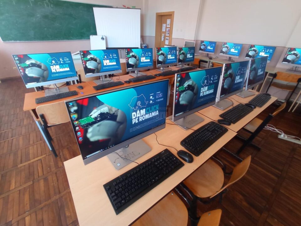 Calculatoare recondiționate pentru elevi