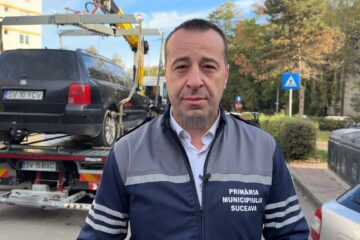 Primăria Suceava ridică mașinile care blochează accesul la containerele de gunoi