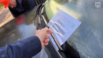 Primăria Suceava ridică mașinile care blochează accesul la containerele de gunoi