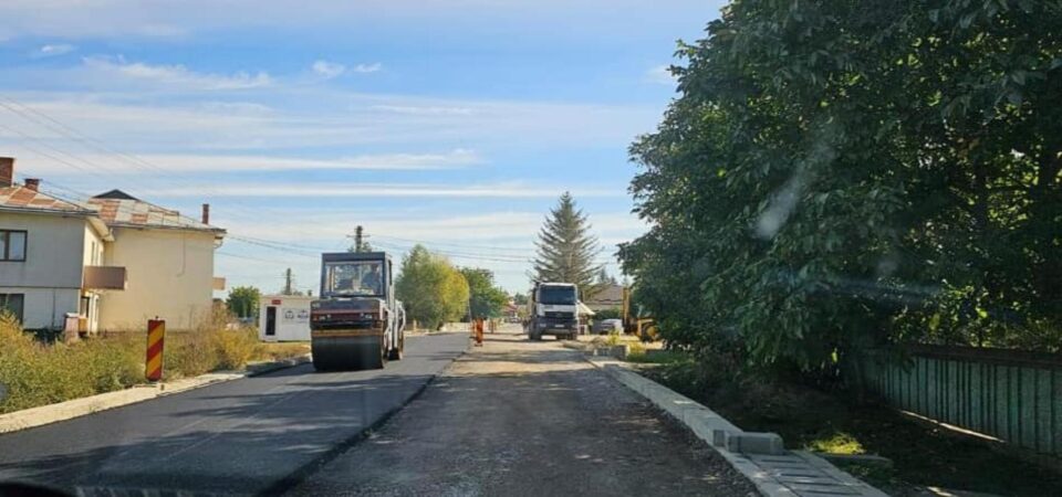 Mai multe tronsoane din axa rutieră Iași - Suceava au fost deja asfaltate
