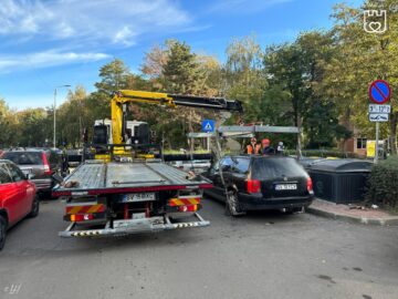 Primăria Suceava ridică mașinile care blochează accesul la containerele de gunoi